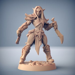 Wood Elf Rogue - Artisan Guild Fantasy Dungeons and Dragons Miniature Tabletop