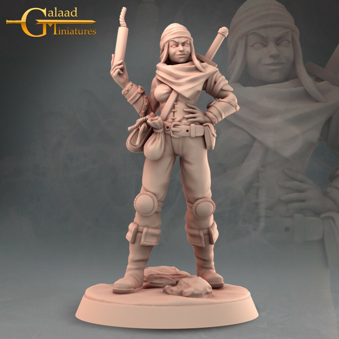 Female Forest Ranger - Cowled Scout - Galaad Miniatures - Dungeons and Dragons e Female Forest Ranger - Cowled Scout - Galaad Miniatures - Dungeons and Dragons e