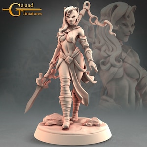 Masked Fighter Female - Galaad Miniatures - Fantasia Dungeons and Dragons Mini