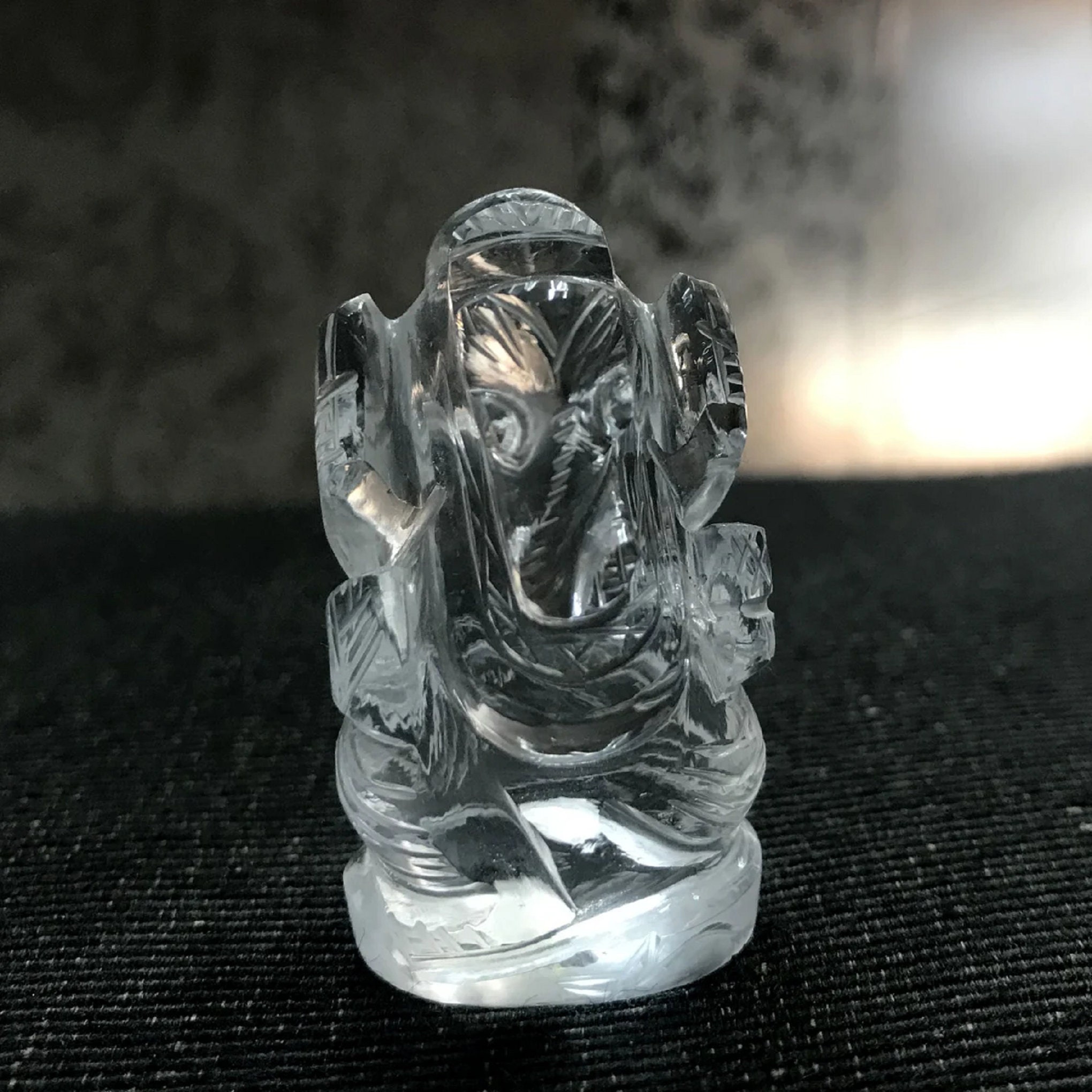 クリアクォーツのガネーシャ像：癒しのクリスタル彫刻 - Etsy 日本
