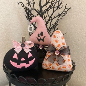 Retro/Vintage Halloween Decor/Pink Halloween Decor/Pink Candy Corn/Pink Ghost/Pink Pumpkin/Tier Tray Decor/Farmhouse Decor/Halloween Decor