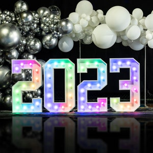 Anzahl Buchstabe Hochzeit Großes Zeichen, personalisiertes Jäten Dekor Led RGB Farbwechsel, Geburtstagsfeier Led Dekor, Wanddekor