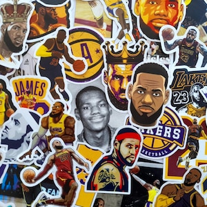 NBA レジェンド レブロン ジェームズ 50 枚 ステッカー パック バスケットボールの象徴的な瞬間 ファンのノートパソコン、ウォーターボトル、日記帳のギフトに最適
