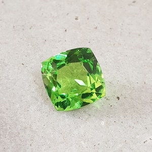9.55 Ct Flawless Green Peridot Gems Cushion Cut AAA Quality Lab Created Peridot Loose Gemstone Green Peridot Stone For Ring & Jewelry 11 MM