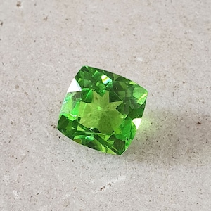 9.54 Ct Flawless Green Peridot Gems Cushion Cut AAA Quality Lab Created Peridot Loose Gemstone Green Peridot Stone For Ring Use 10.7x10.7 MM