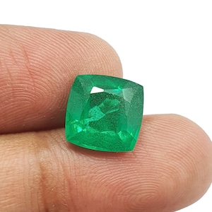 10.01 Ct Gorgeous Green Colombian Emerald Cushion Cut AAA Quality Lab Created Colombian Emerald Loose Gemstone Emerald For Ring 10.9x10.7 MM