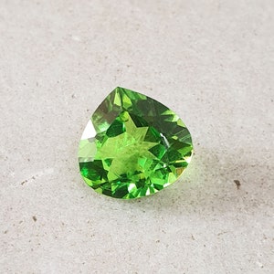 Gema de peridoto verde impecable de 9,45 quilates, talla pera, calidad AAA, creada en laboratorio, piedra suelta de peridoto verde para joyería, 12 x 12,6 mm