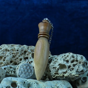 Wahrsagungspendel aus Kirschholz, Wünschelrutenpendel aus gedrehtem Holz, Einzelstück.