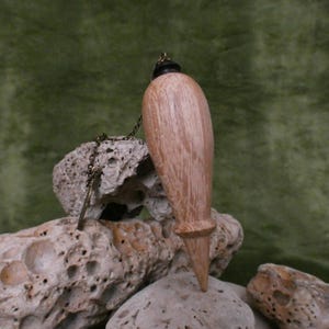 Weissagungspendel aus Haselnuss- und Ebenholzholz, Wünschelrutenpendel aus gedrehtem Holz, Einzelstück.