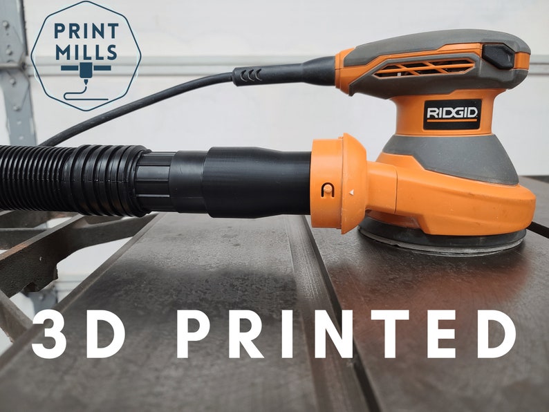K&ouml;nnte beinhalten: Ein 3D-gedruckter Staubabsaugadapter f&uuml;r eine Ridgid-Exzenterschleifmaschine. Der Adapter ist schwarz und wird an einen Werkstattstaubsauger angeschlossen. Der Text "3D PRINTED" ist im Bild sichtbar.