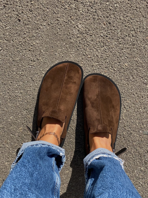 【Raucohouse】Mellow suede clog mule MELLOW MULE GREY SUEDE – Main & Taylor