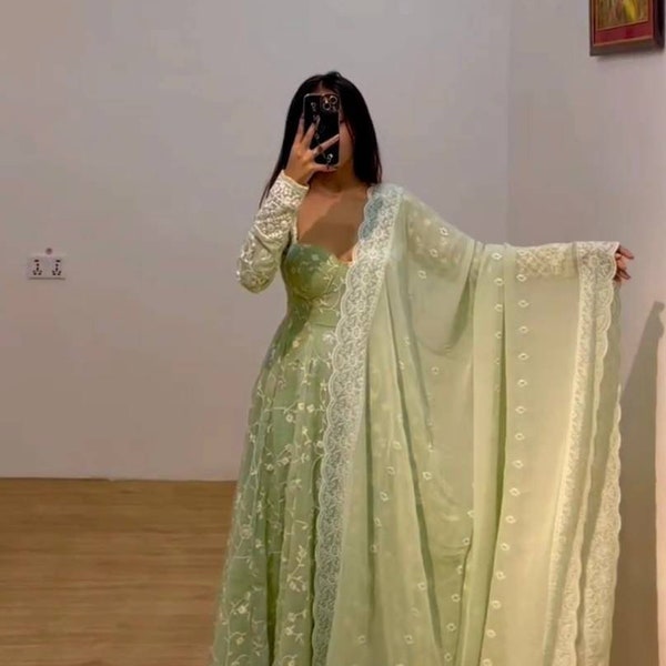 Indische Hochzeit Anarkali Anzug Designer Stickerei Arbeit Kleid Fancy Punjabi Anzüge Pakistanische Brautjungfern Outfit Fancy Shalwar Kameez für Frauen