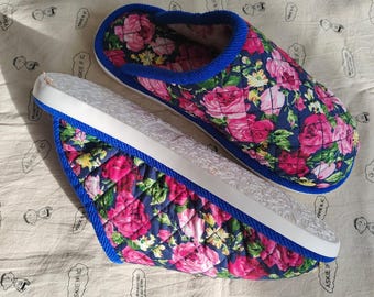 Pantoufles d'hiver pivoine matelassées faites main pour femme cadeau cousu main pour mère
