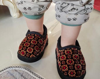 Chaussures d'hiver en coton pour bébé faites main : semelle ethnique douce, tissu recyclé (12-20 mois)