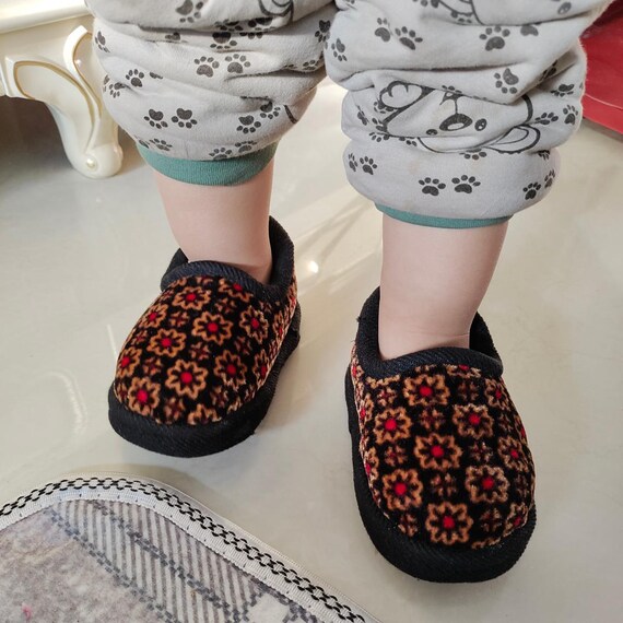 Zapatos de bebé hechos a mano Zapatillas de invierno cálidas de