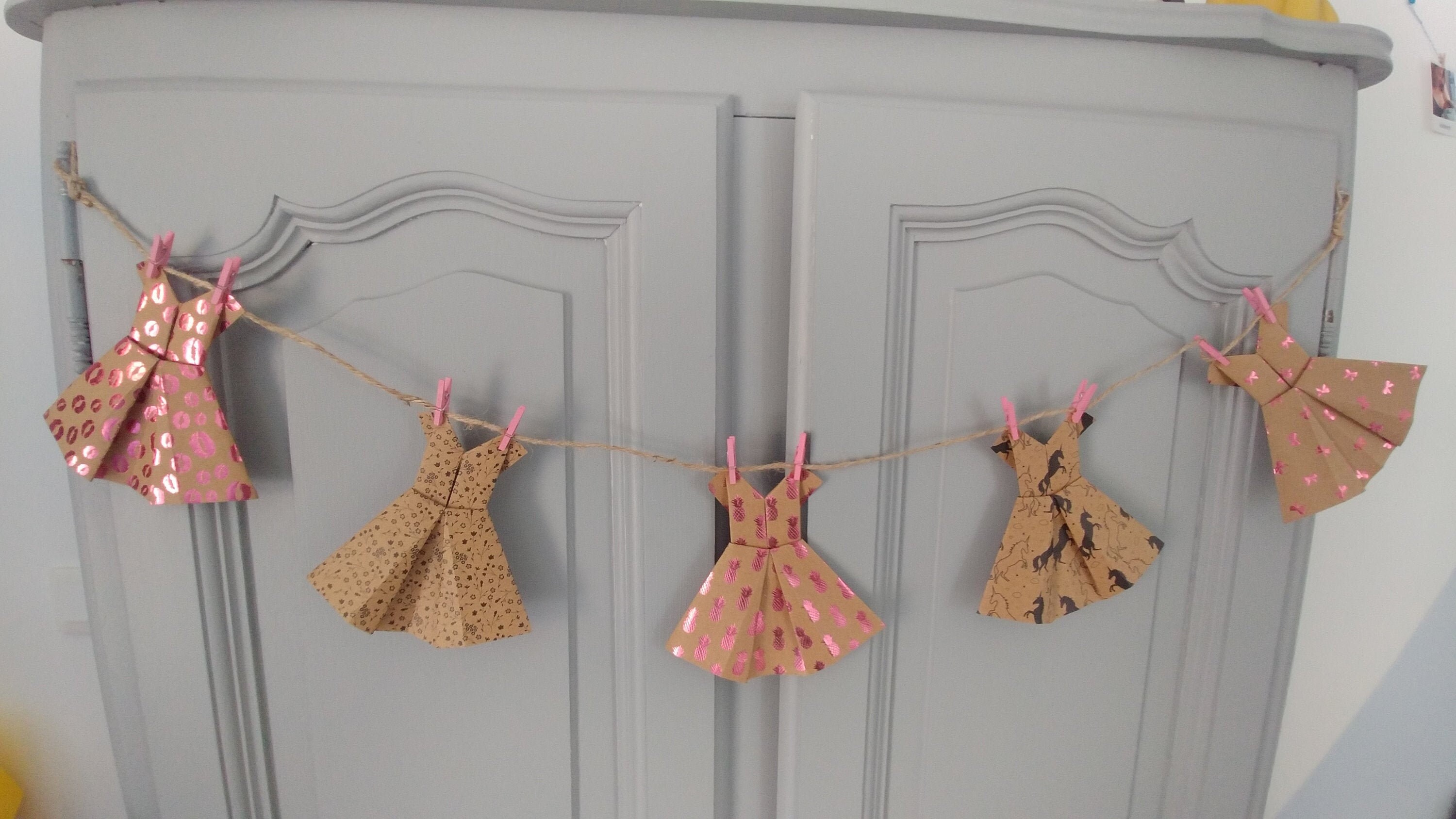 Guirlande de Robes en Origami