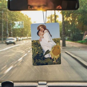 写真車用オーナメント吊り下げ、車アクセサリー安全運転車装飾、車の写真タグ、夫/妻へのギフト、記念日のギフト、初めての車チャームギフト