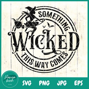 Puede incluir: Diseño gráfico en blanco y negro de una bruja volando en una escoba con el texto "Something Wicked This Way Comes" en un círculo.