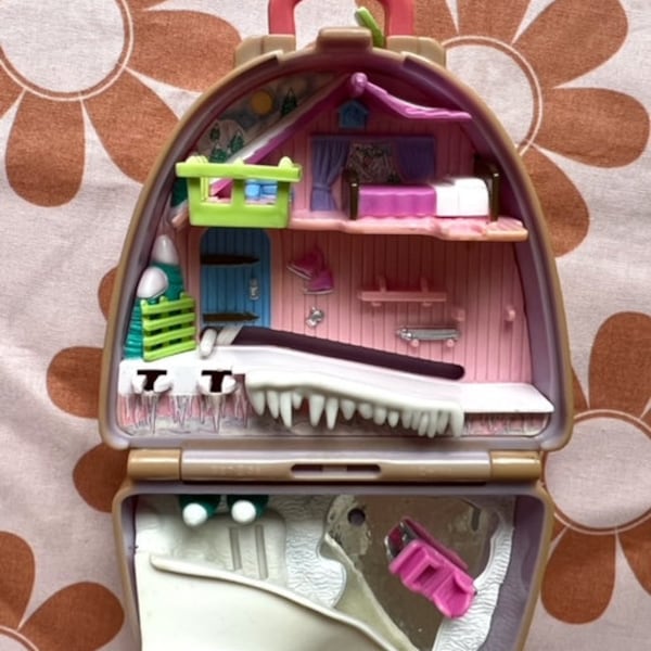 Vintage Polly Pocket Compact, 1996 Polly Pocket Snow Mountain - Bluebird Toys