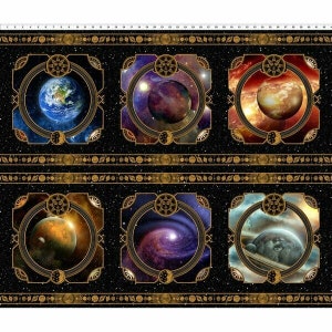 Könnte beinhalten: Sechs gerahmte Bilder von Planeten und Galaxien vor einem schwarzen Sternenhimmel. Jeder Rahmen hat einen goldenen Rand mit einem Sonnen- und Monddesign. Die Planeten sind in verschiedenen Farben, darunter Blau, Rot, Orange und Lila.