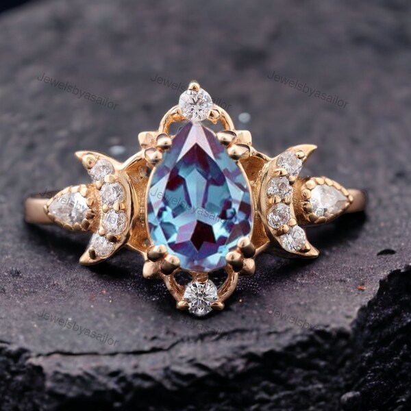 Teardrop Alexandrite Cluster Ring Vintage Color Changing Ring Rose Gold Unique Half Moon Engagement Ring Moissanite Wedding Gift Jewelry