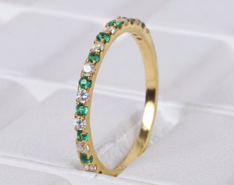 Smaragd Eternity Band 14k Solid Gold Zierliche Smaragd Stapelring Dünne Minimalist Matching Band Brautjungfer Schmuck Personalisierter Ring Für Sie