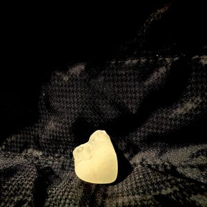 Cera de abejas derretida en forma de corazón