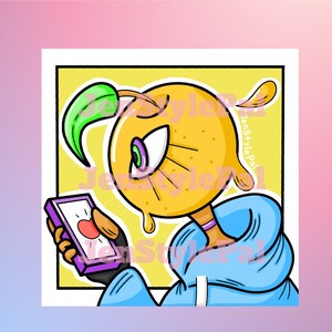 Op de afbeelding: Een cartoonillustratie van een sinaasappel met een groen blad erop, die een blauwe hoodie draagt en een paarse telefoon vasthoudt met een rood hart op het scherm. De sinaasappel heeft één oog en een druipende mond.