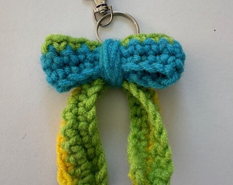 Crochet keyring - rainbow bow