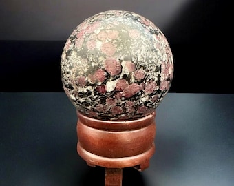 Espinélio em esfera de cristal de biotita, esfera de cristal de espinélio