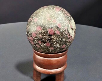 Espinélio em esfera de cristal de biotita, esfera de cristal de espinélio
