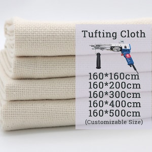 Op de afbeelding: Een stapel beige tufting stof in verschillende maten, waaronder 160x160cm, 160x200cm, 160x300cm, 160x400cm en 160x500cm. De stof is aanpasbaar in maat.