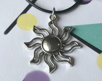 1 pc #12 Multi-color Sun Embellishment Oil Slick Sunshine Charms Filigree Hippy Love Jewelry Sun Pendant Charm Stainless Steel