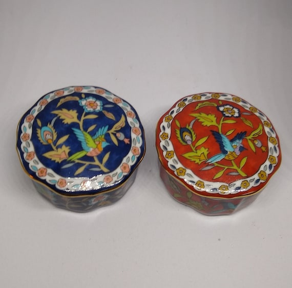 Bird porcelain trinket box / Hand decorated / Flower trinket box / 1983 / Art Deco / porcelain jewelry box / porcelain trinket box /vintage