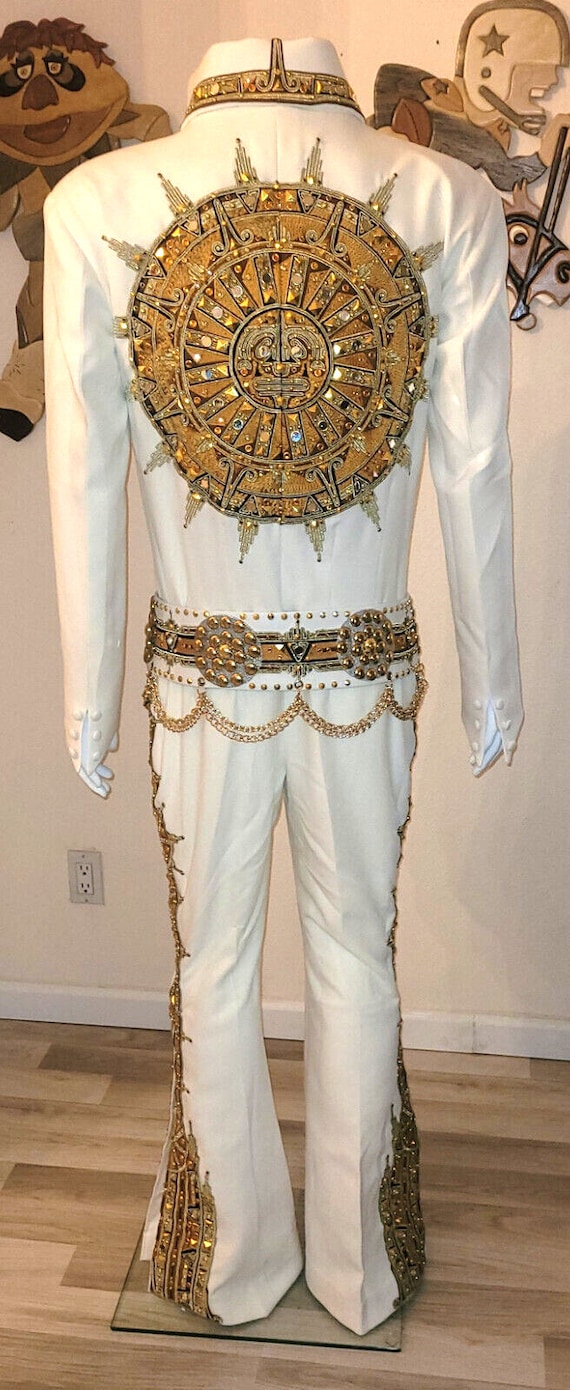 エルヴィス・プレスリーのステージで着用された複製サンダイアル