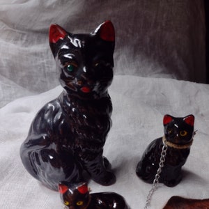 Redware Japan Black Gem Eyes Cat Figurine With Babies