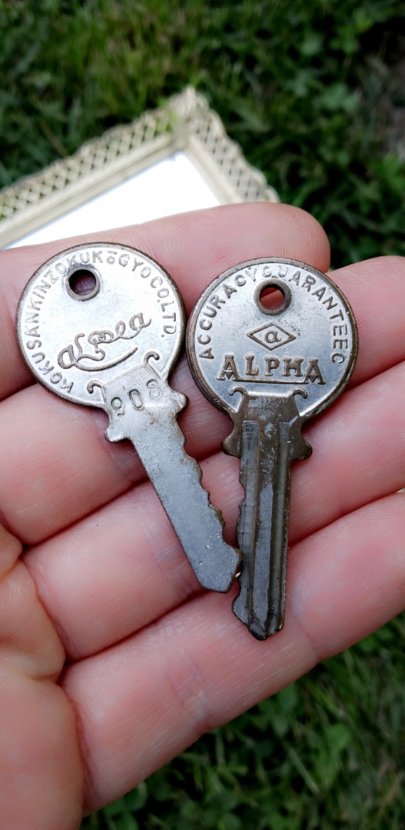 Vintage Alpha Keys 908 545 