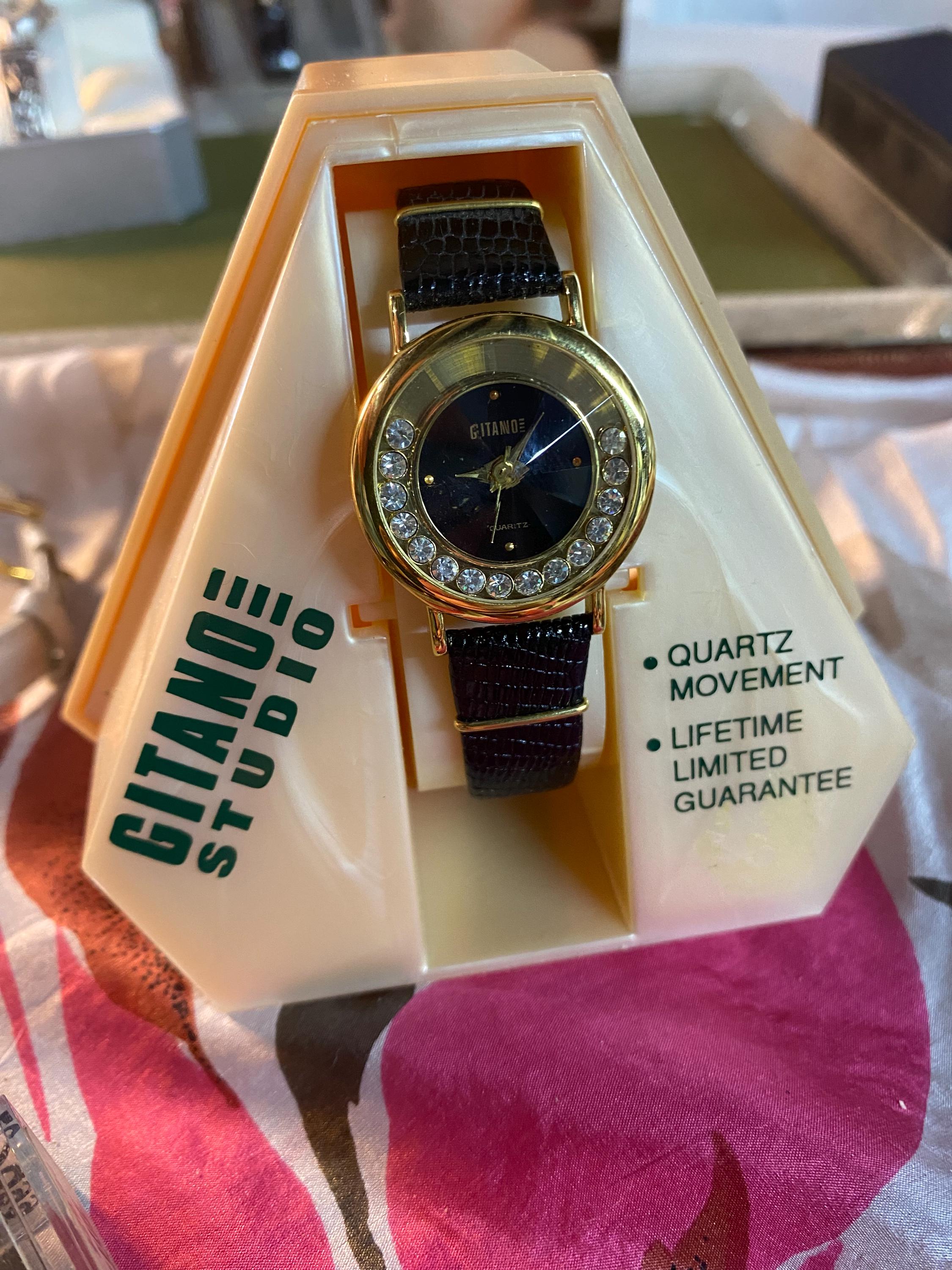 Vintage Gitano Ladies Quartz Black Wrist Watch Original Box  display picture 2