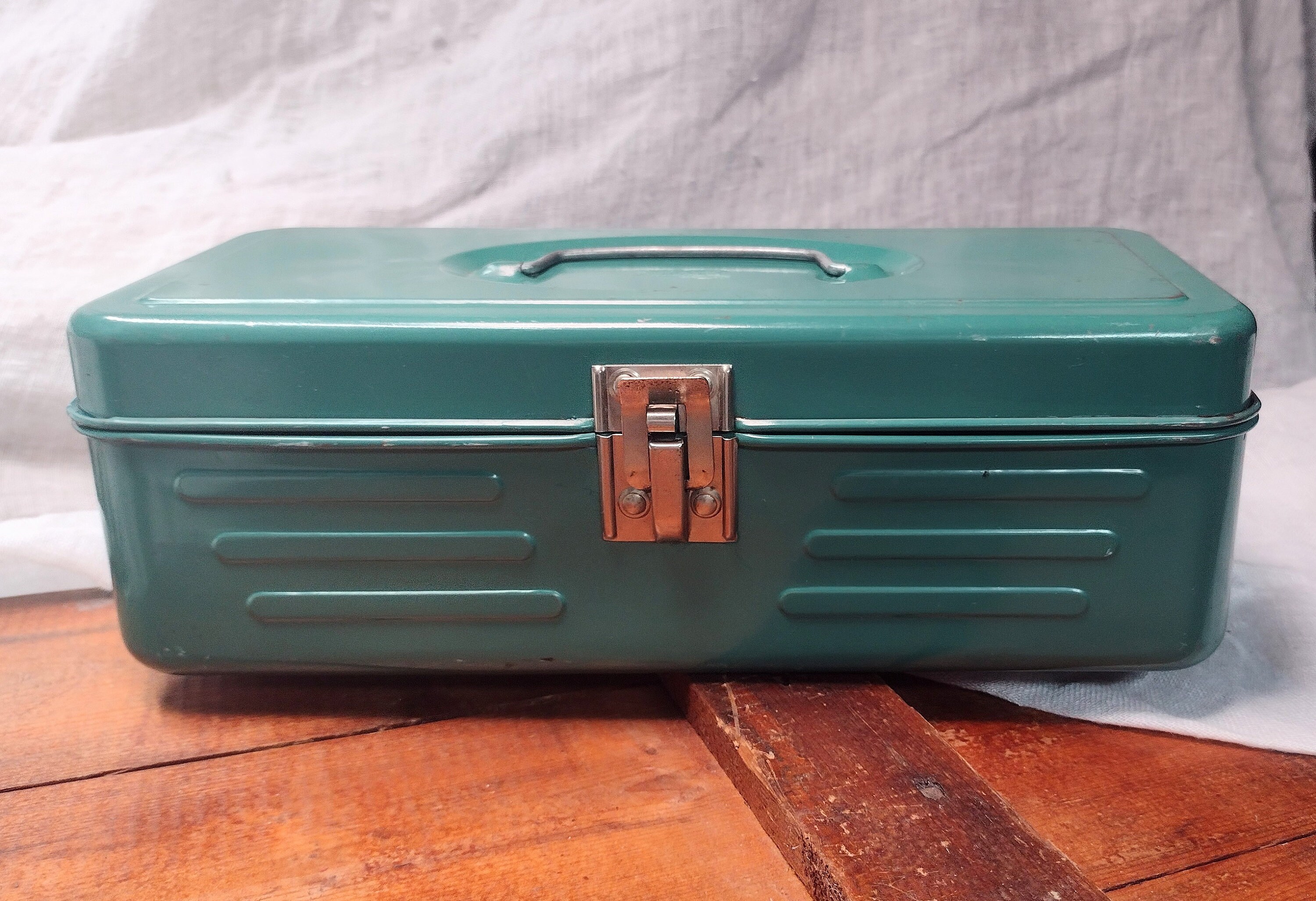 Vintage Plas-Tak Plano Hard Plastic Tackle Box W 1950s Fishing