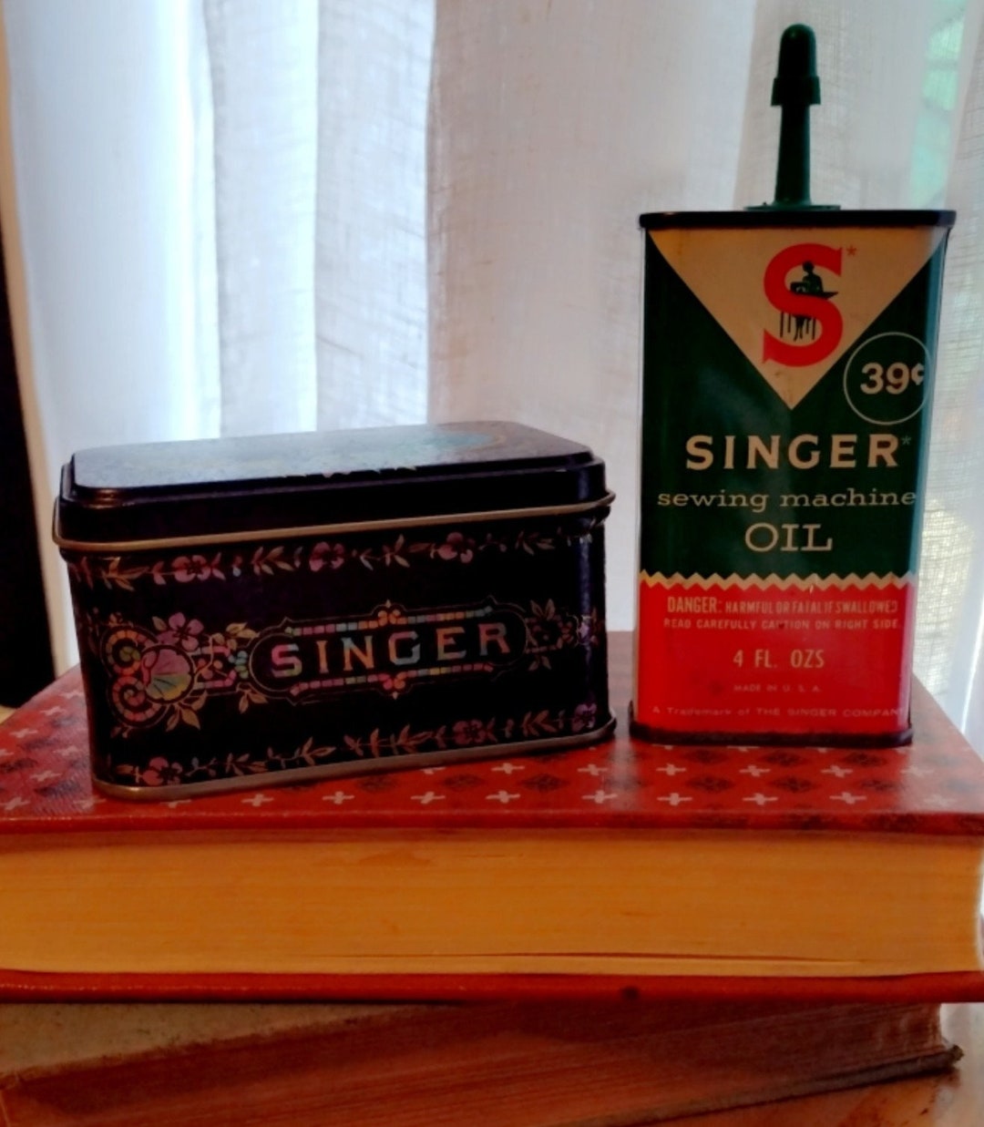 Singer Sewing Decor,vintage, Sewing Machine,oil,tin,decor Etsy
