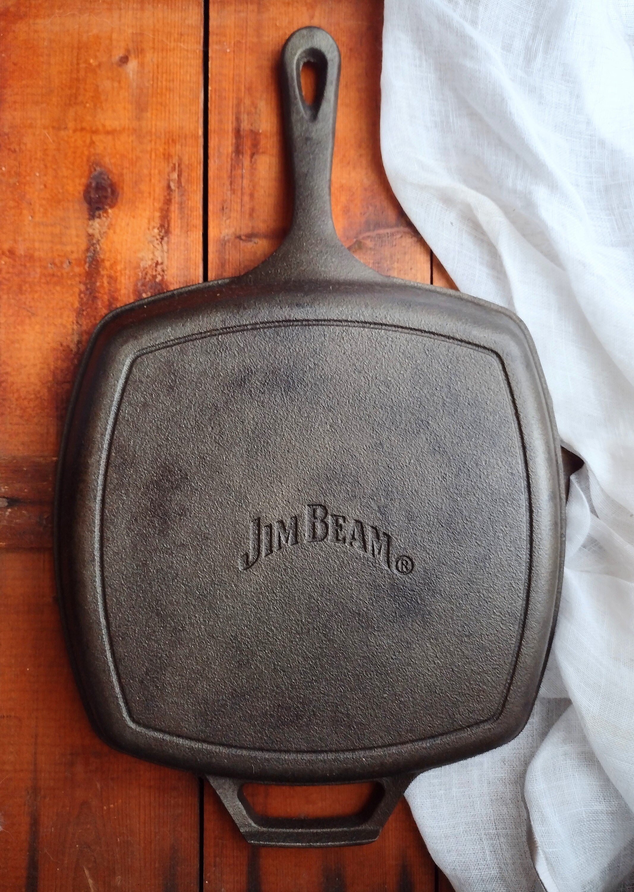 Jim Beam 10.25'' Pre-Seasoned Cast Iron Round Skillet for Grilling and  Barbecue