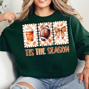 Tis the Season PNG, Coquette höstvibbar PNG, höstfotboll PNG, höstkaffe PNG, Coquette fotboll PNG, Coquette rosett PNG, höst PNG bild 5