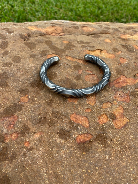 Com Pletely Hand Wrought Navajo 'Native American Jewelry Silver Spike' Bracelet Com Pletely Hand Wrought Navajo 'Native American Jewelry Silver Spike' Bracelet