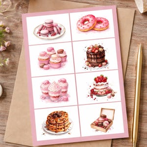 Könnte beinhalten: Eine weiße Keramiktasse mit schwarzem Henkel und dem Text "But First, Coffee" in handschriftlichem Stil. Die Tasse steht auf einer weißen Oberfläche. Die Tasse ist etwa 10 cm hoch.