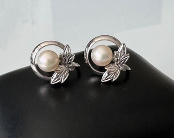 Elegant sterling silver earrings with pearls!