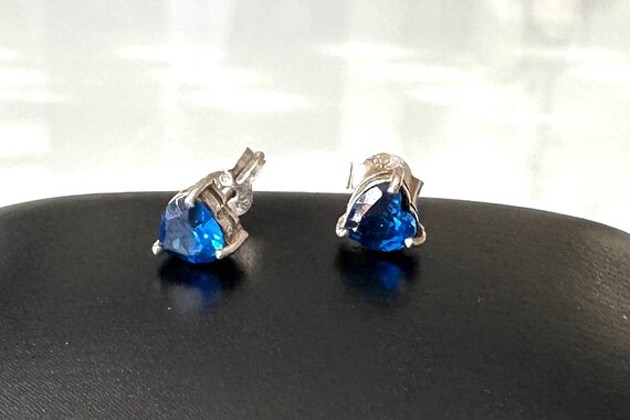 Elegant 925 silver stud earrings with heart-shape… - image 5