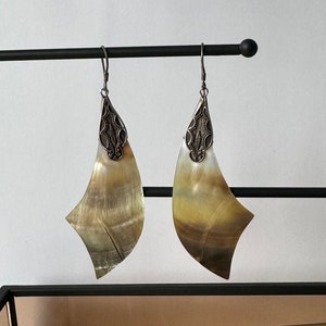 Vintage earrings 925 silver with mother of pearl shell!