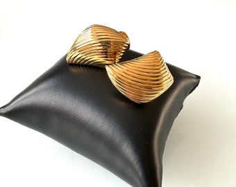 Exquises boucles d'oreilles clips Pierre Lang – des bijoux fantaisie luxueux en or !
