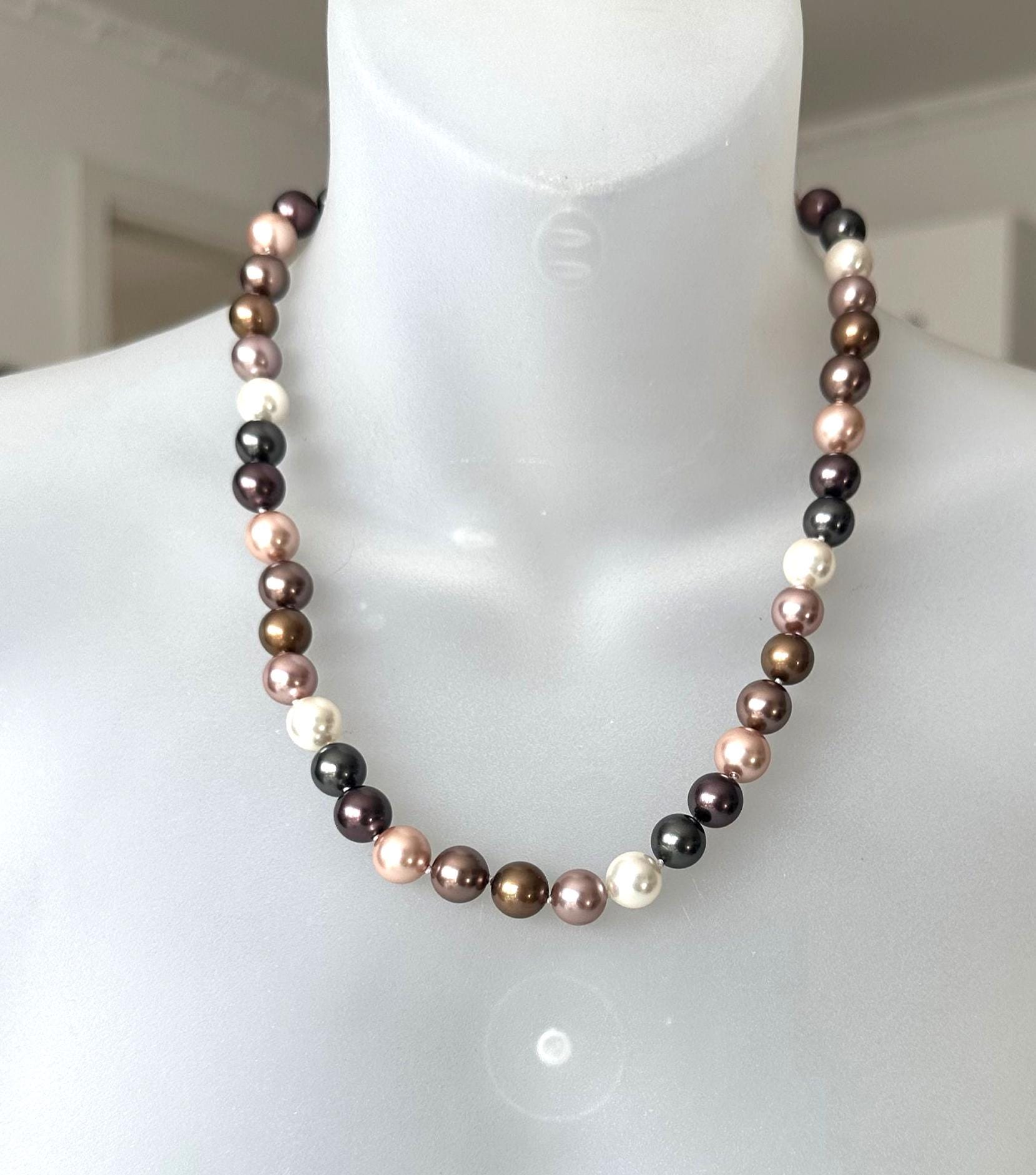 Magnificent Tahitian Pearl Necklace, 585 Gold Magnetic Clasp