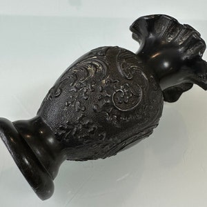 Vase Art Nouveau en fonte noir étain métal vase en fer 9,6 cm de haut